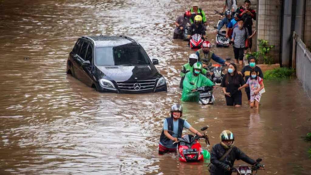 Banjir Pengaruhi Bisnis UMKM Warga Jaksel Selama Ramadhan?