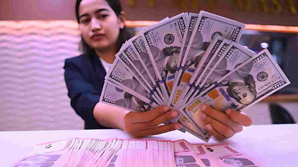 Kurs BCA Hari Ini Anjlok! Dolar AS Tembus Rp17.000, Nasabah Wajib Tahu Perubahannya