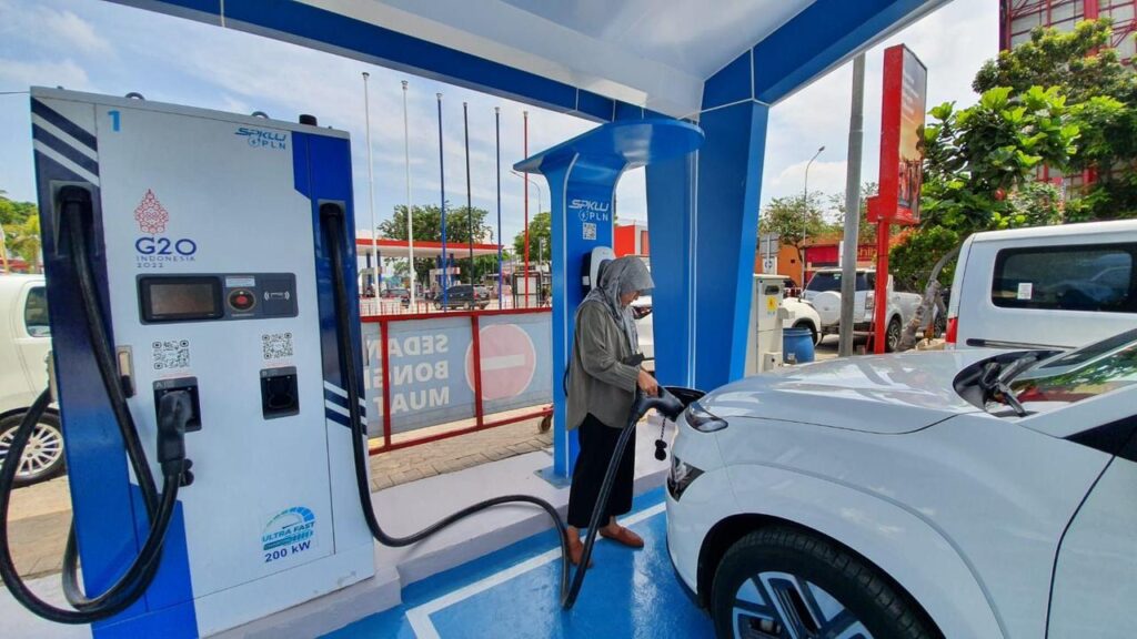 Mobil Listrik Harusnya Solusi, Kenapa Malah Kena Pajak Saat BBM Naik